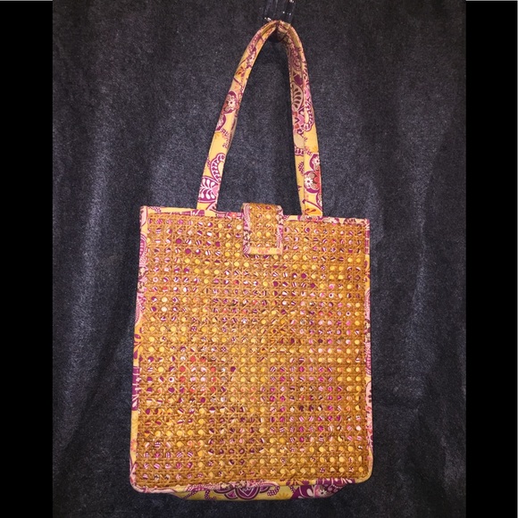 Vera Bradley’s Wicker Shielded Floral Tote - Picture 3 of 7